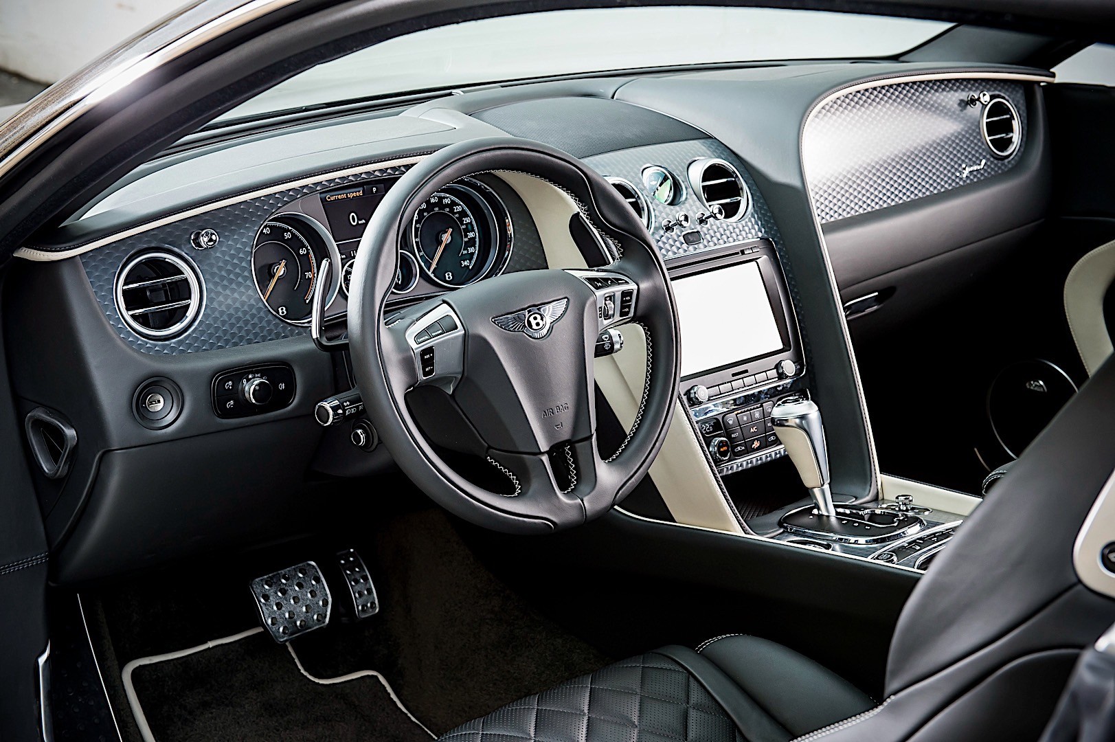 https://wcar.sets.lv/cars/Bentley/Continental GT Coupe/8ee2d4c176ed7b7d0ee7f3b3f679d93c.jpg